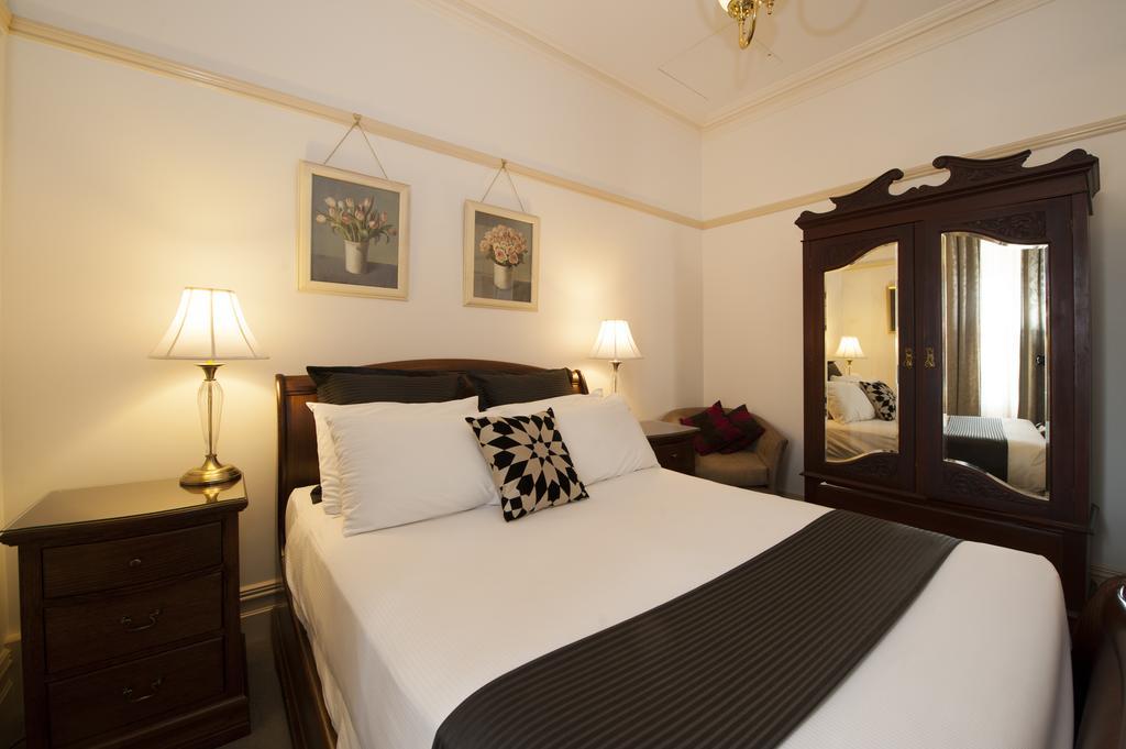 Cobb & Co Court Boutique Hotel Mudgee Szoba fotó