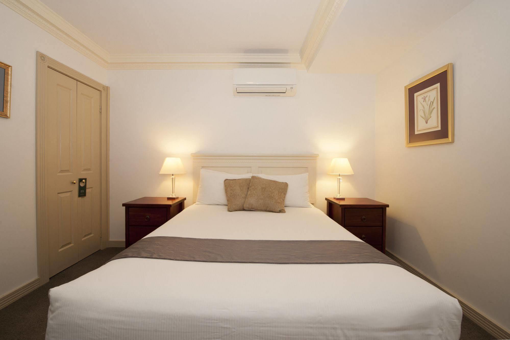 Cobb & Co Court Boutique Hotel Mudgee Kültér fotó