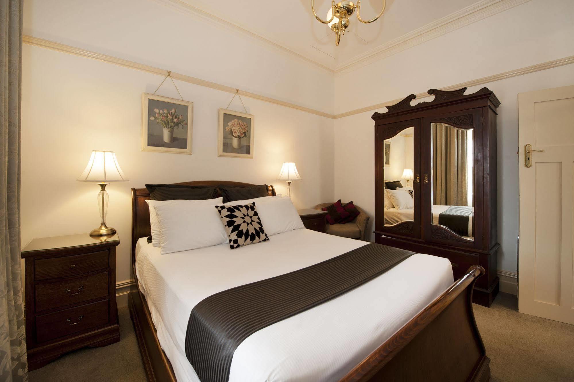 Cobb & Co Court Boutique Hotel Mudgee Kültér fotó