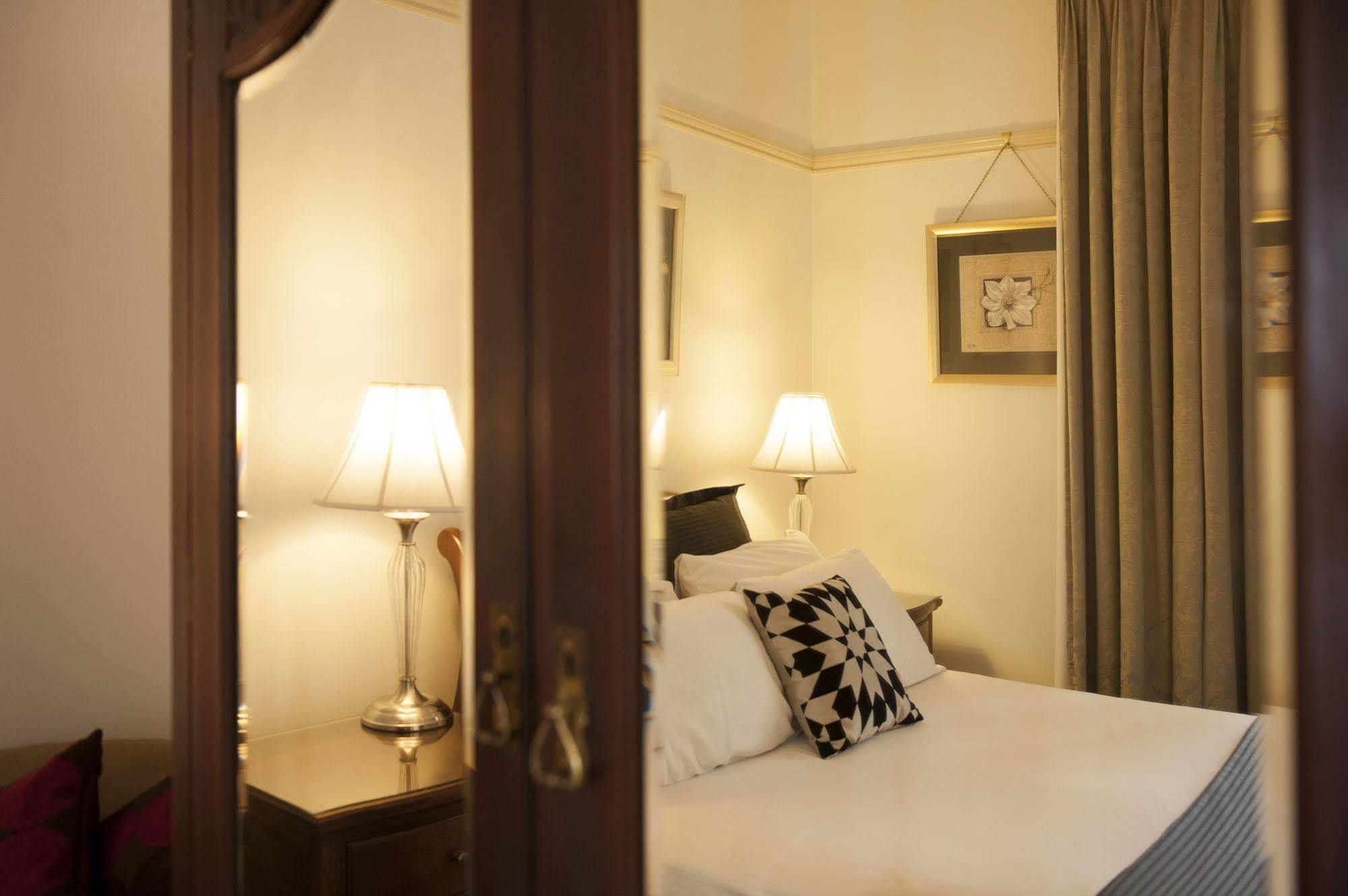 Cobb & Co Court Boutique Hotel Mudgee Kültér fotó